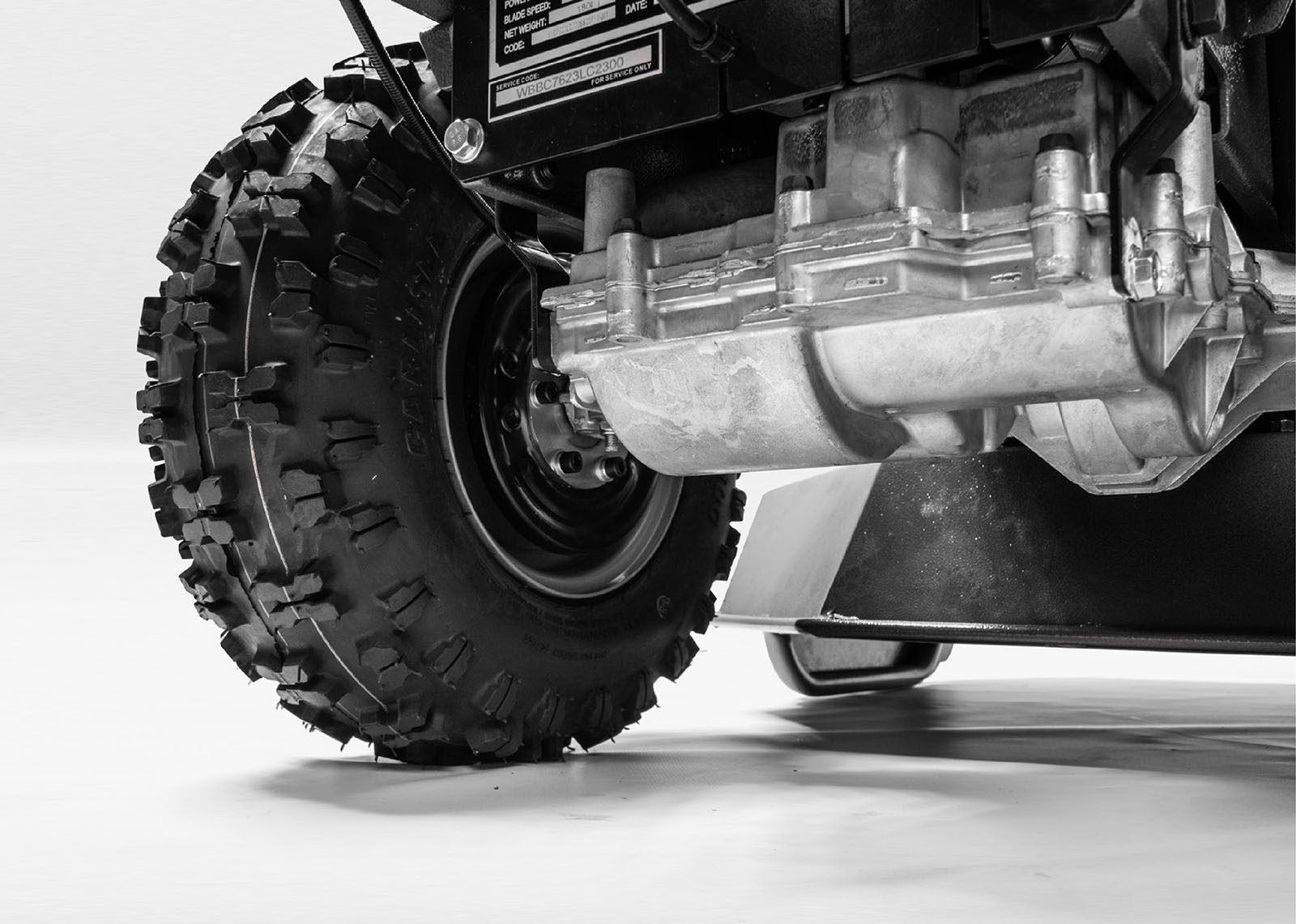 Motorna benzinska kosilica za korov i visoku travu WEIBANG WBBC7623LC, prikaz točka i menjača